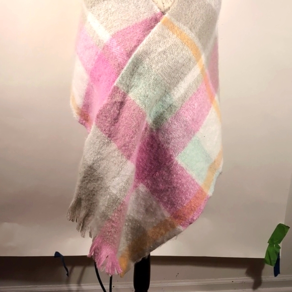 Steve Madden Throw Blanket Pink One Size Plaids - Picture 9 of 13